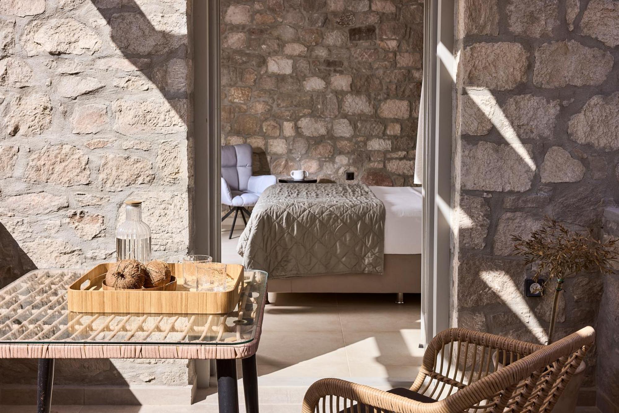 Kedros Milos Suites Adamantas  Pokoj fotografie